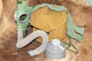 gp 4u polish soviet gas mask (GROUP)