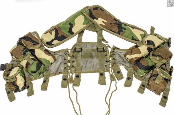 US Army Tactical Load Bearing Vest Woodland